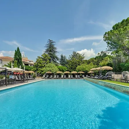 Western Sévan Parc 4*